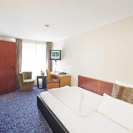 卡拉蒙拓普酒店 3*